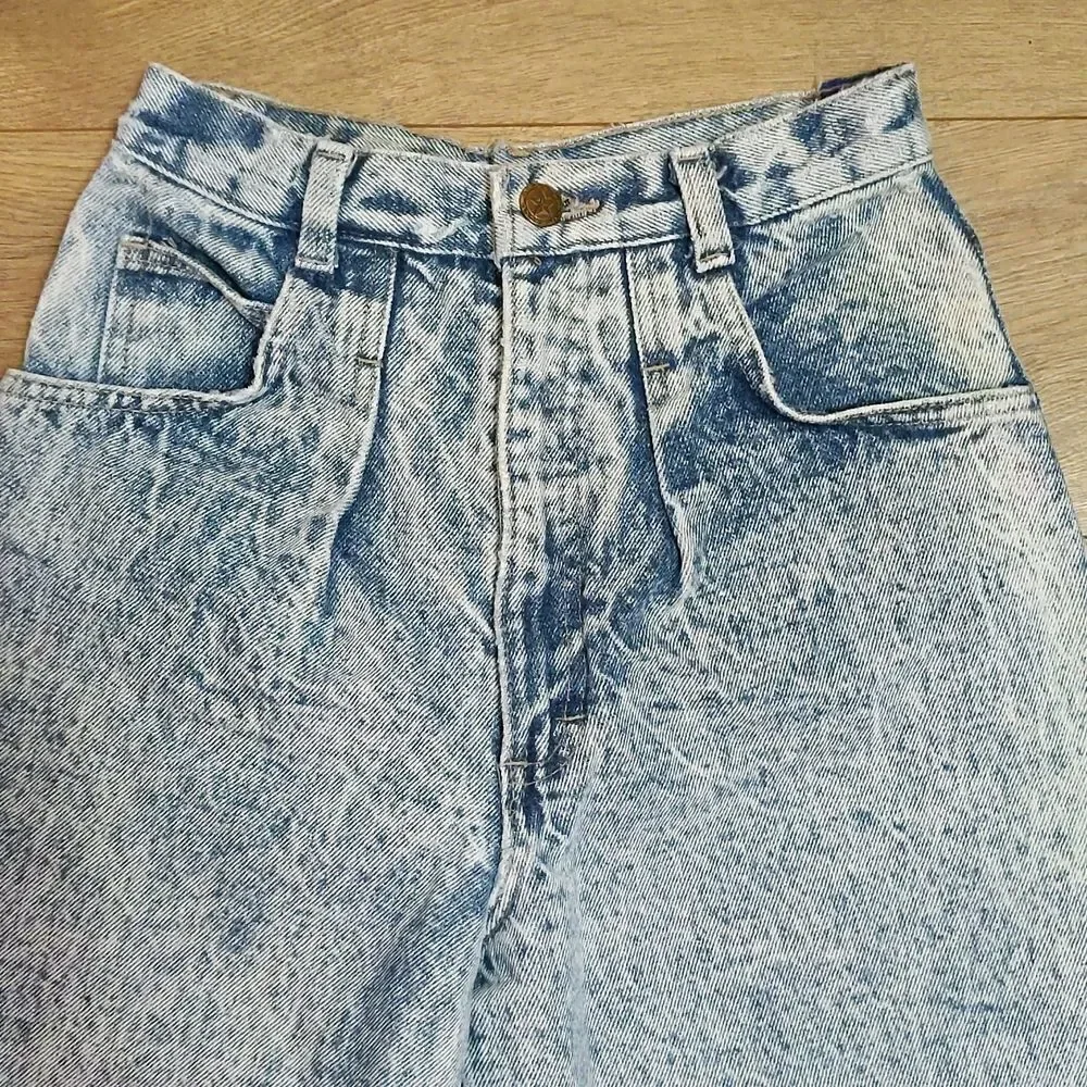 Vintage Acid Wash Bacco Ultra High Rise Mom Jeans - Picture 4 of 16